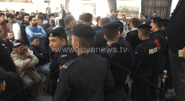 اهالي وسطية اربد يطالبون الوفد الحكومي المكلف بلقاء المتعطلين مغادرة المكان
