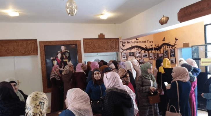 ازدحام الناخبين أمام مركز الاقتراع في أحد مدارس اربد