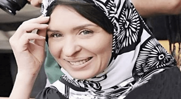 الراقصة دينا أدت العمرة وسترجع لمهنة الرقص