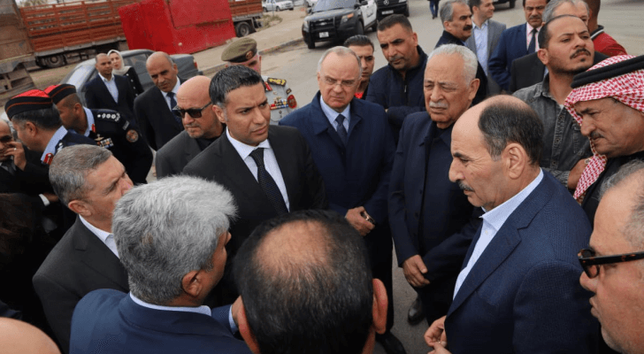 العيسوي وفريق وزاري يزورون محافظة الزرقاء للوقوف على احتياجات أبنائها