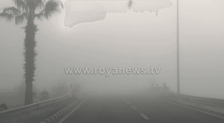 الضباب على طريق المطار في العاصمة عمان