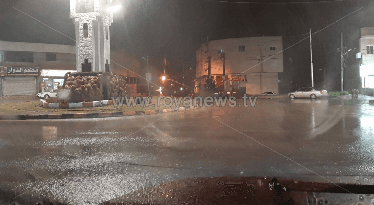 تساقط غزير للأمطار مصحوبا بالبرد في الكرك - صور