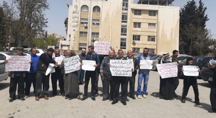 أهالي جبل النصر  يطالبون بعودة امامهم الى المسجد