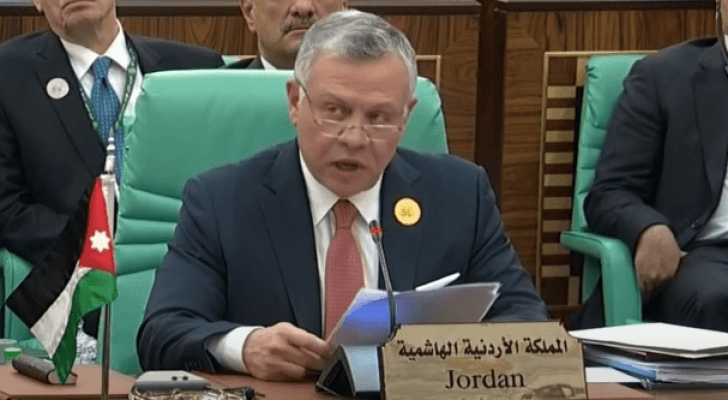 الملك خلال القاء كلمة الأردن في القمة الاسلامية