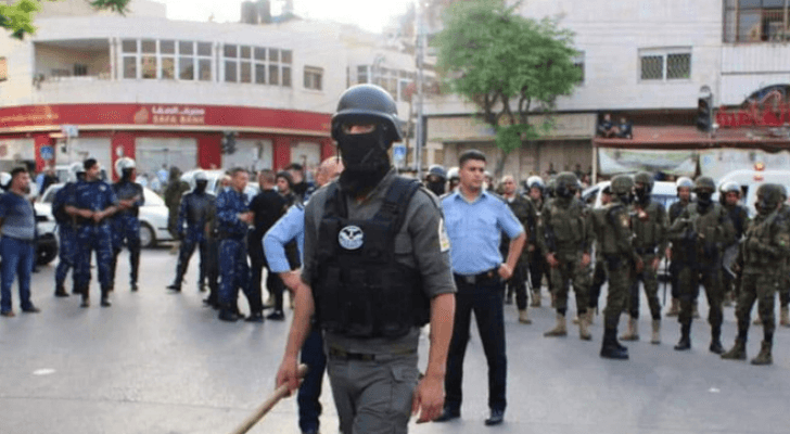 الأمن الفلسطيني يفض تجمعا لعناصر "حزب التحرير" أرادوا إقامة صلاة العيد في الخليل