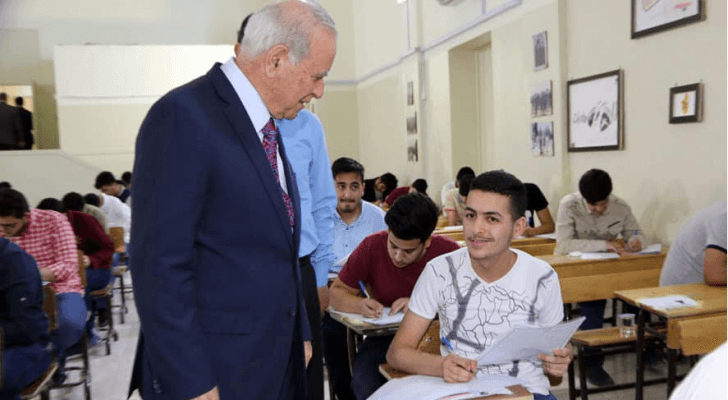 وزير التربية تفقد عددا من قاعات امتحان الثانوية العامة للاطمئنان على سير الامتحان