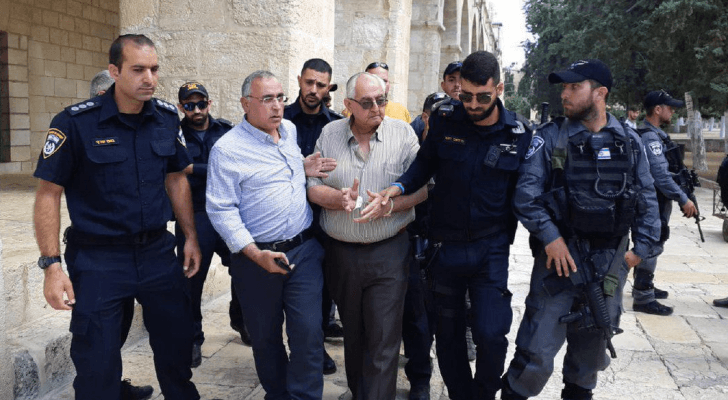 الاحتلال يعتقل رئيس لجنة الإعمار بالأقصى ونائبه