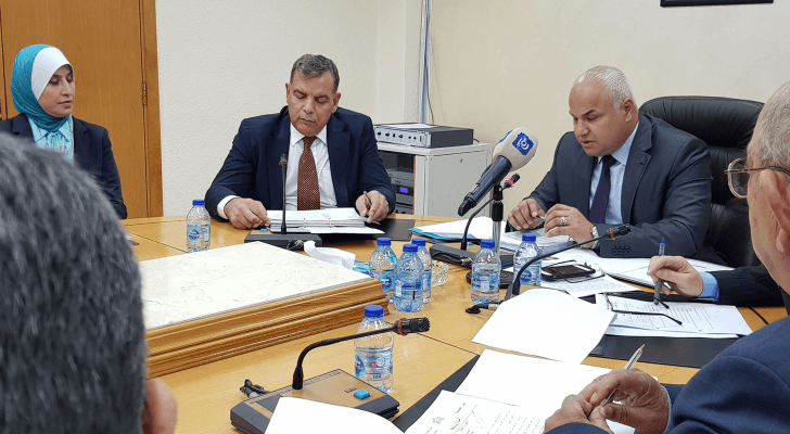 النائب خالد بكار يستهجن صرف 128 مليون دينار حوافز في الوزارة