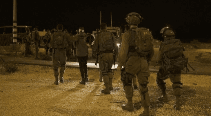 الجيش حول المعتقلين للتحقيق