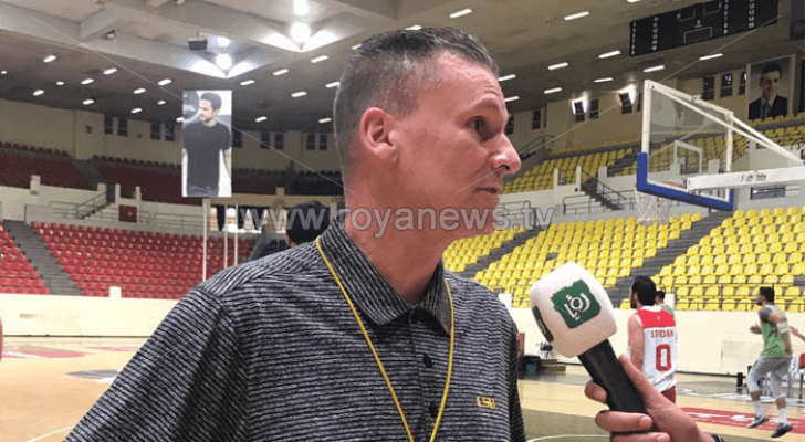 مدرب المنتخب الوطني لكرة السلة جوي ستيبينج