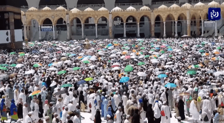 الحجاج يستعدون للانتقال إلى مخيمات عرفات الجمعة