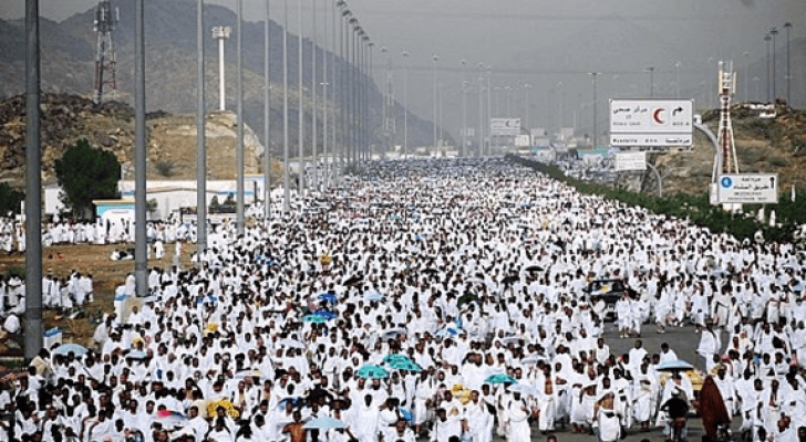 حجاج بيت الله الحرام ينفرون من عرفات إلى مزدلفة