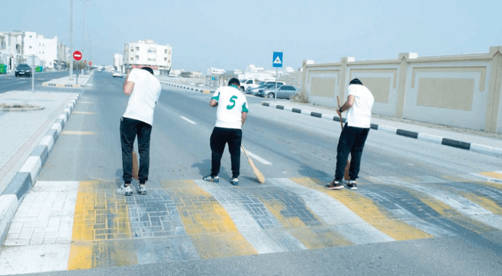 النيابة العامة ألزمت الشبان الثلاثة بتنظيف الطرق والحدائق العامة