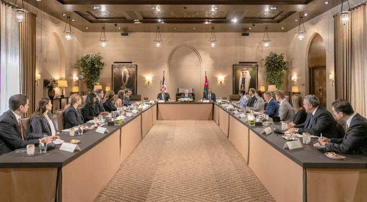 الملك يلتقي وفدا من مساعدي أعضاء الكونغرس الأمريكي