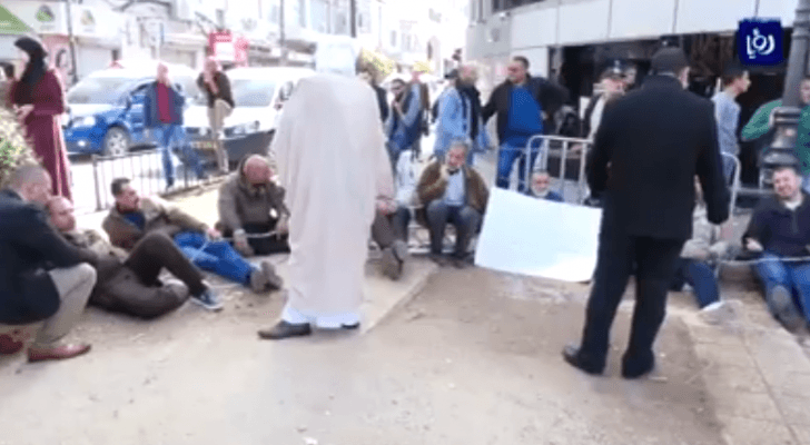 الأسرى الفلسطينيين المقطوعة رواتبهم يواصلون اضرابهم المفتوح عن الطعام والماء
