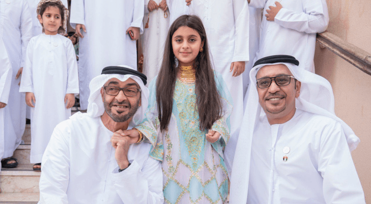 محمد بن زايد يزور عائلة الطفلة عائشة المزروعي