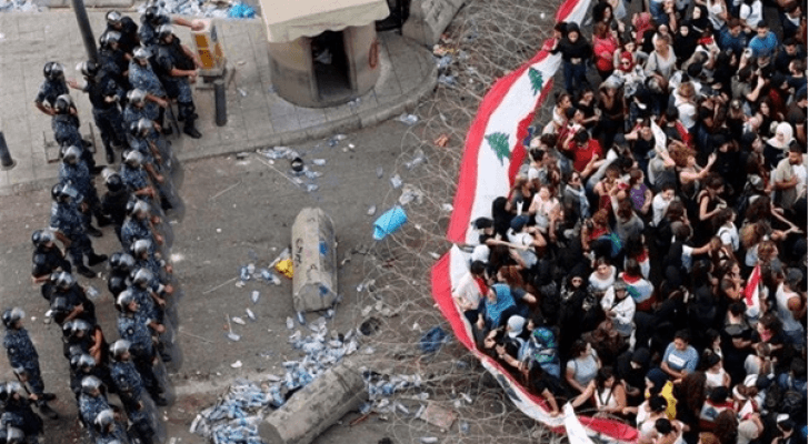 من المظاهرات في لبنان
