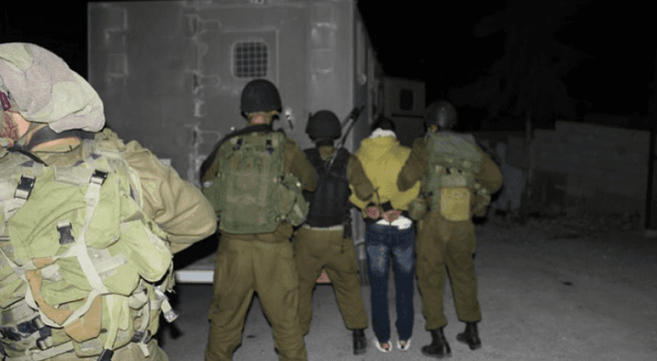 قوات الاحتلال تعتقل 14 فلسطينيا في الضفة الغربية