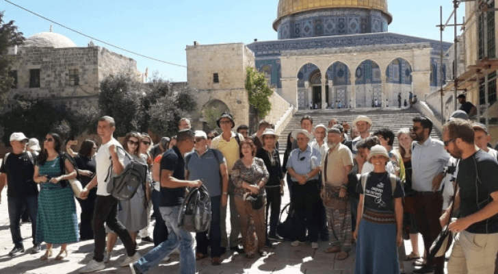 مستوطنون في باحات المسجد الأقصى