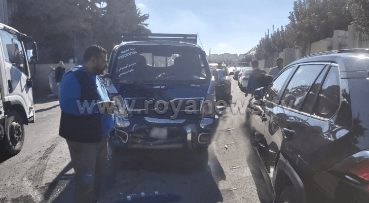 حادث تصادم بين مركبتين في المقابلين بعمان