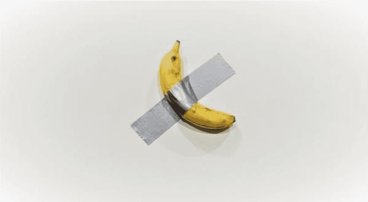 موزة على الحائط