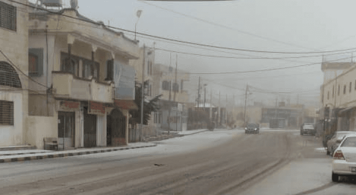 ثلوج خفيفة في منطقة لواء البترا