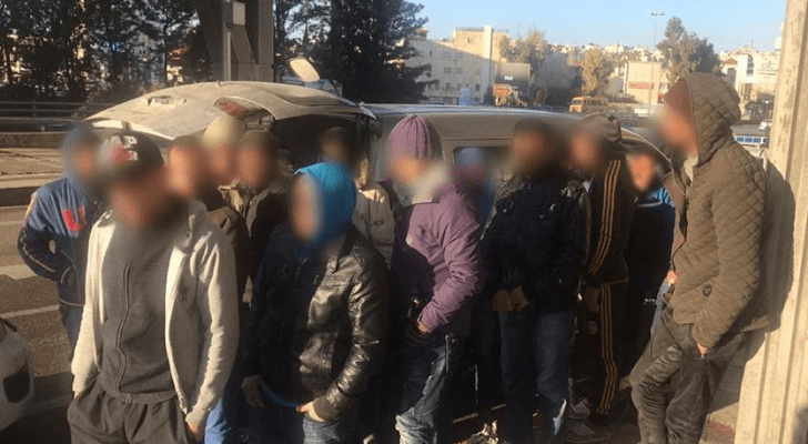 ضبط باص بحمولة ركاب زائدة في عمان