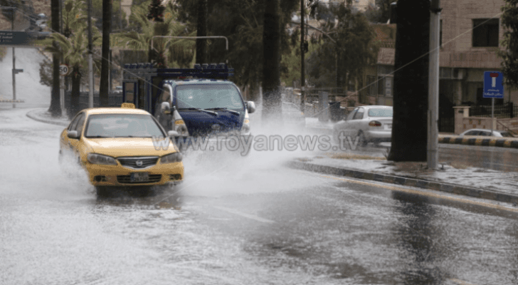تهطل زخات من الأمطار في شمال ووسط المملكة