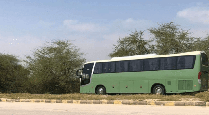 الحكومة تنقل القادمين من مطار الملكة علياء إلى مناطق الحجر الصحي