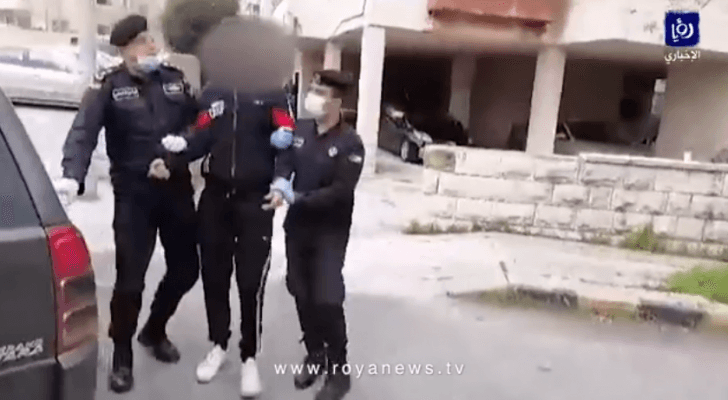 في ثاني أيام الحظر.. الأمن يضبط مواطن خرق قرار حظر التجول في عمان