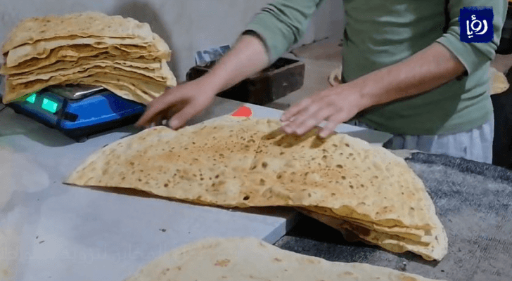 بدء العمل في المخابز لتزويد المواطنين بالخبز