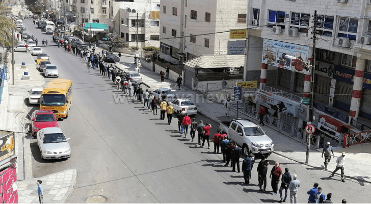 الحكومة: العمل جار على حل الصعوبات التي ظهرت خلال عملية توزيع الخبز