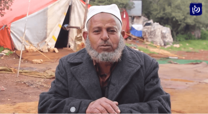 في ظل كورونا.. عائلة أبو خلون تقضي حظر التجول في العراء بجبل عجلون