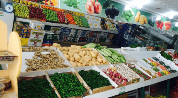 مخالفة 8 محال تجارية بالزرقاء لرفعها الأسعار