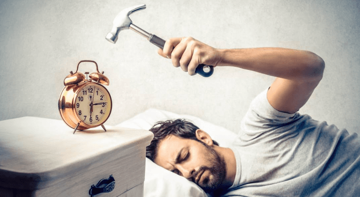 دراسة تكشف فوائد الابتعاد عن المنبه خلال فترة الحجر المنزلي