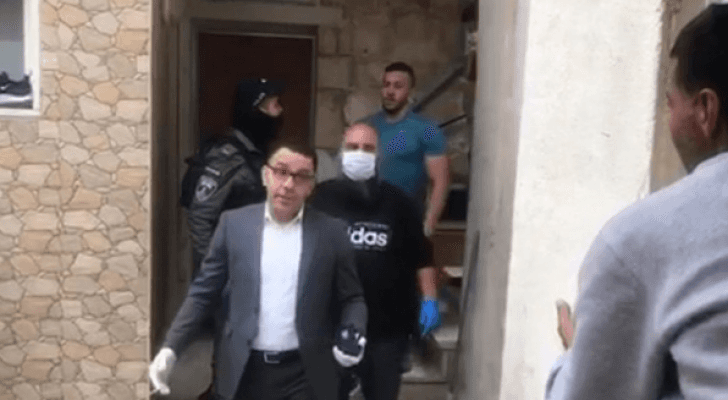 قوات الاحتلال تعتقل محافظ القدس عدنان غيث بعد تفتيش منزله