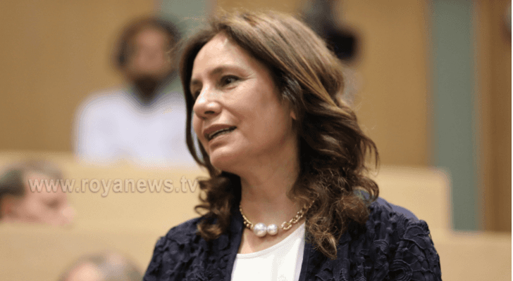 وزيرة الطاقة والثروة المعدنية المهندسة هالة زواتي