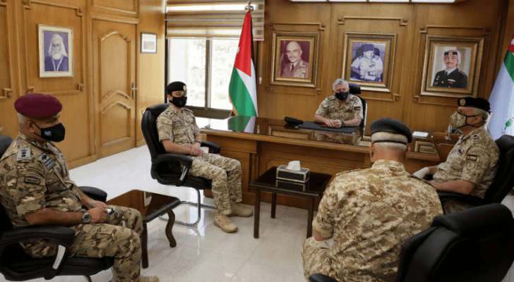 الملك يزور قيادة سلاح الجو الملكي