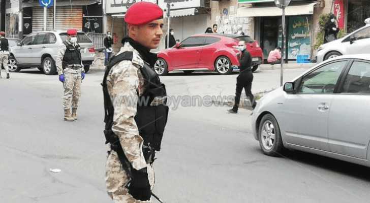 يوم الجمعة من كل أسبوع حظر تجول شامل