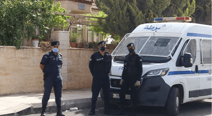 عزل عمارة سكنية في الحي الهاشمي في المفرق