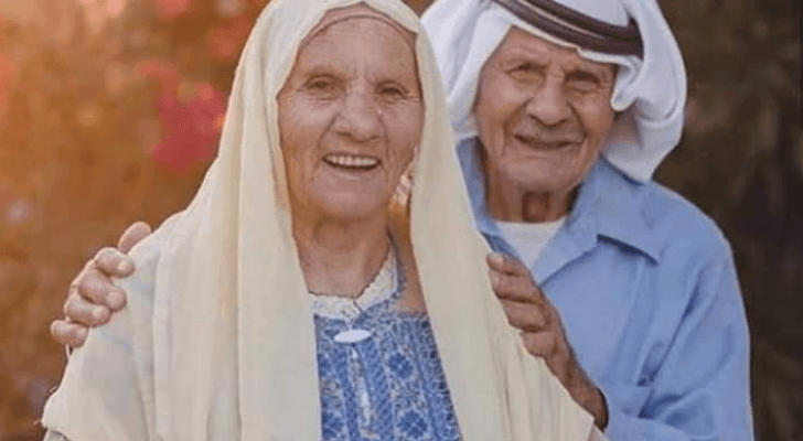 الزوجان - وسائل التواصل الاجتماعي