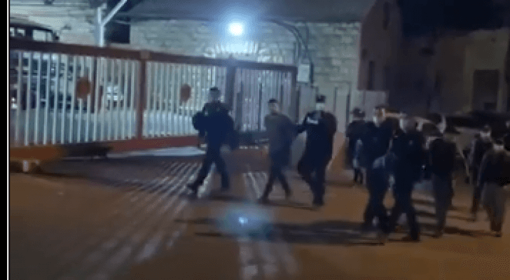 سلطات الاحتلال تشن حملة اعتقالات في واد الحوز بالقدس