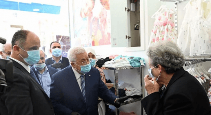 الرئيس الفلسطيني يتجول في رام الله
