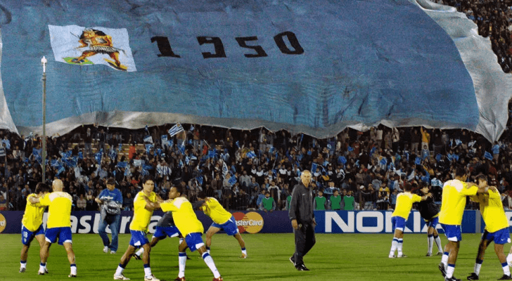 صورة ارشيفية بتاريخ 30 اذار 2005 تظهر منتخب البرازيل قبل مواجهة الاوروغواي