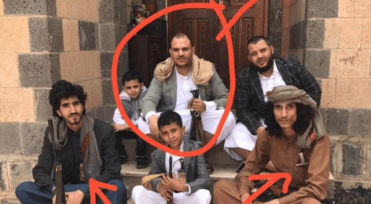 صورة متداولة عبر مواقع يمنية للقاتل وشقيقيه