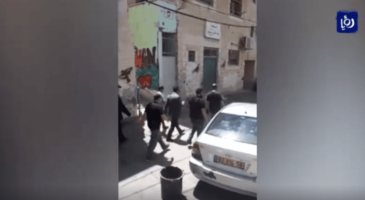 في إطار سياسة الاحتلال التهويدية.. حملة اعتقالات ومداهمات في القدس
