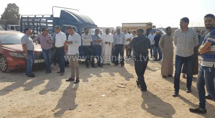 وقفة للمزارعين أمام سوق الخضار المركزي في عمان