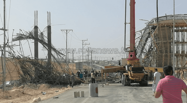 بانهيار جسر قيد الإنشاء على مدخل محافظة المفرق