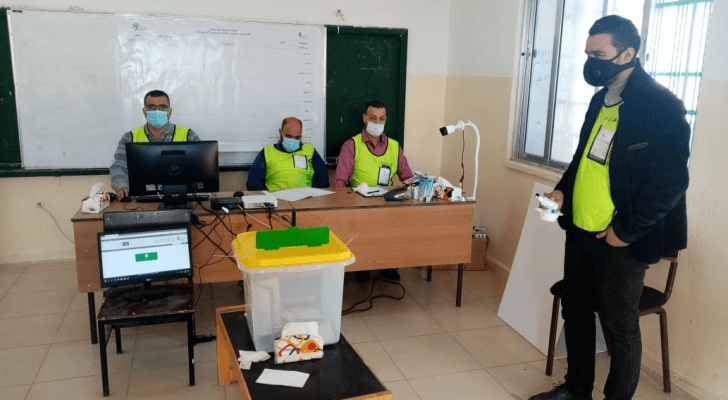 من داخل أحد مراكز الاقتراع