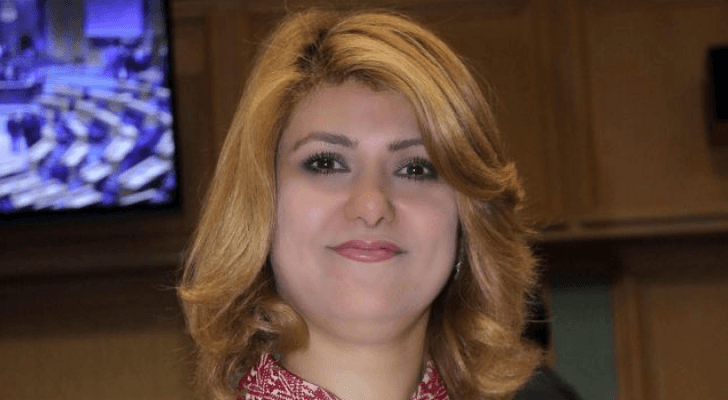 النائب الأسبق رولا الحروب